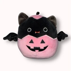 NWT 5" Emily the bat in pumpkin Squishmallow